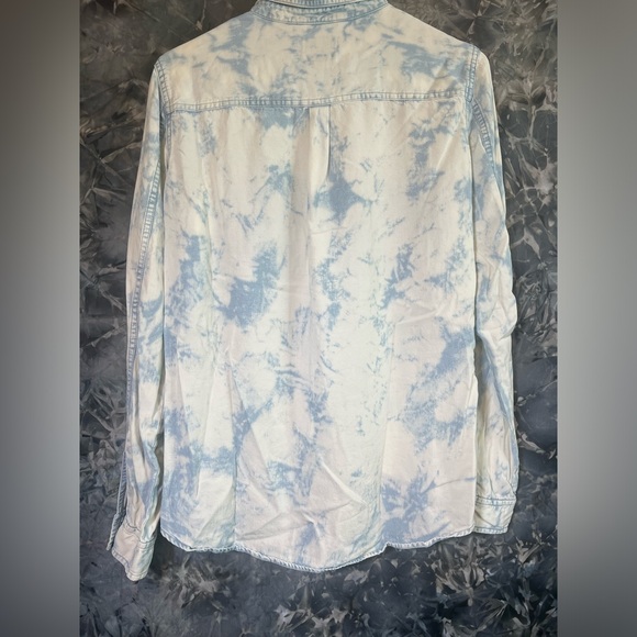 Guess button down denim jean top bleach washed long sleeve high low hem M - Picture 5 of 11
